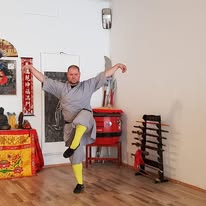 Kranich-Stance im Trainingsraum